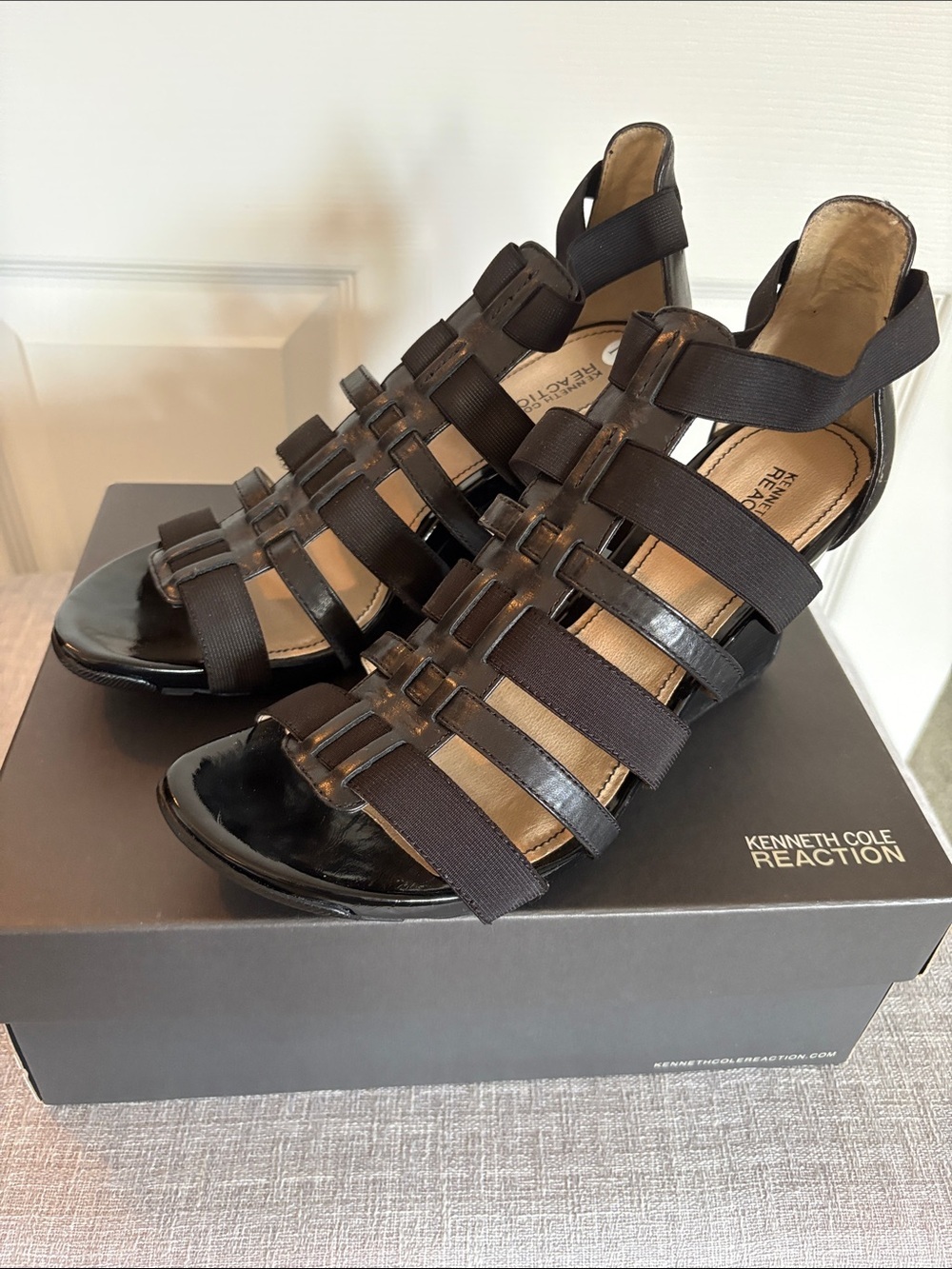 NIB KENNETH COLE Reaction Black Strappy Elastic Wedge Sandals